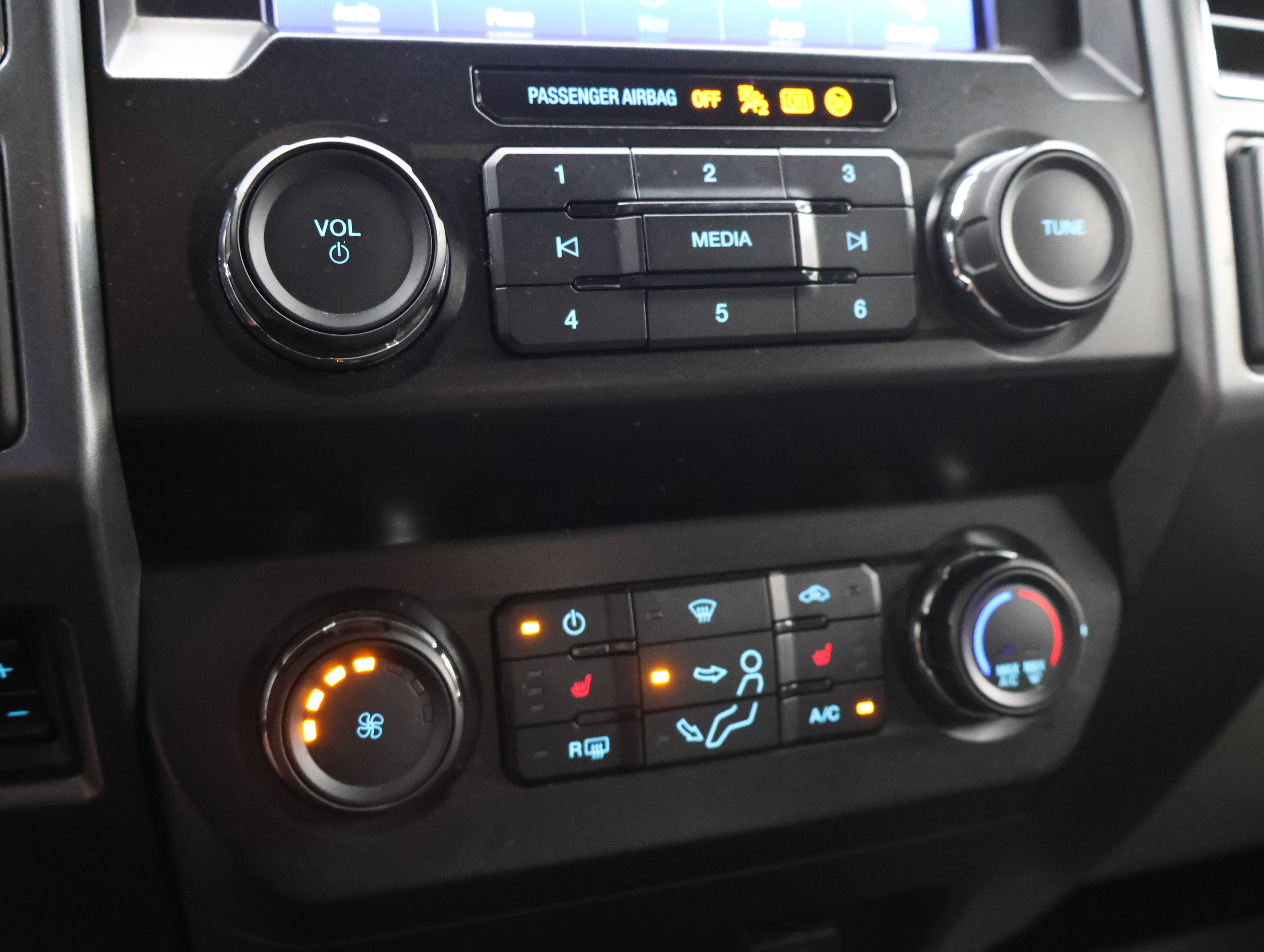 Used 2020 Ford F250 XLT w/ XLT Premium Package AWD/4WD image 47
