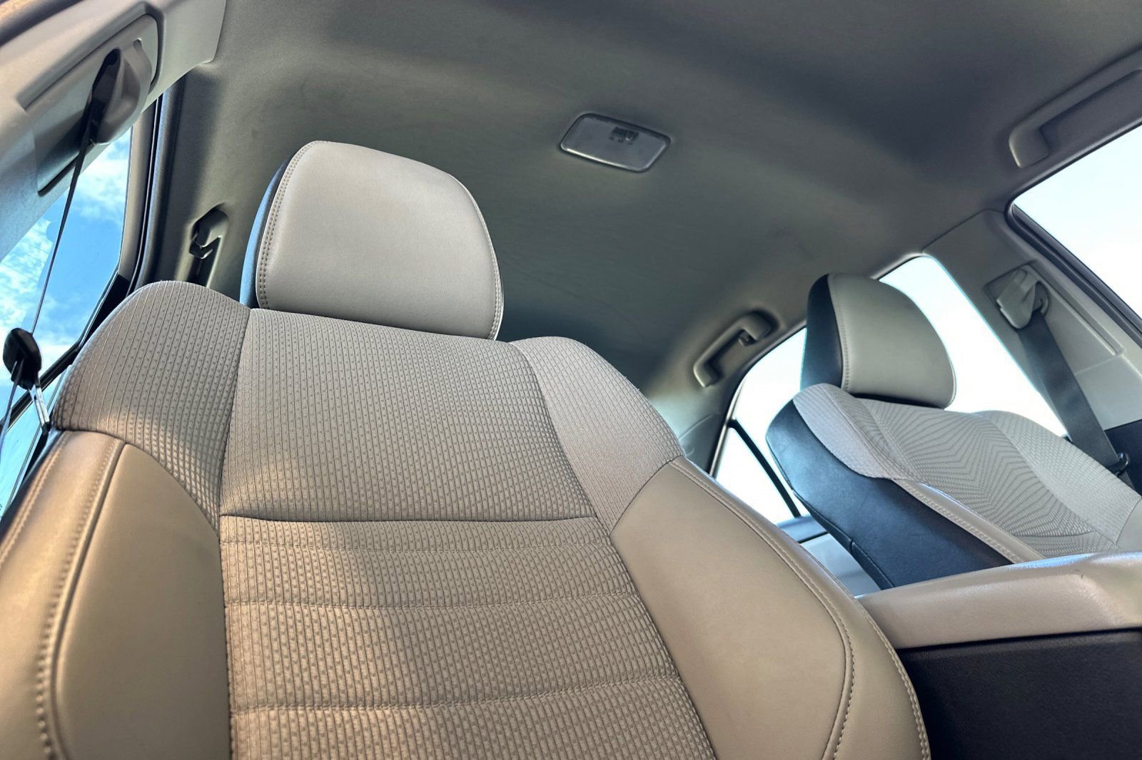 Used 2016 Toyota Camry SE image 19