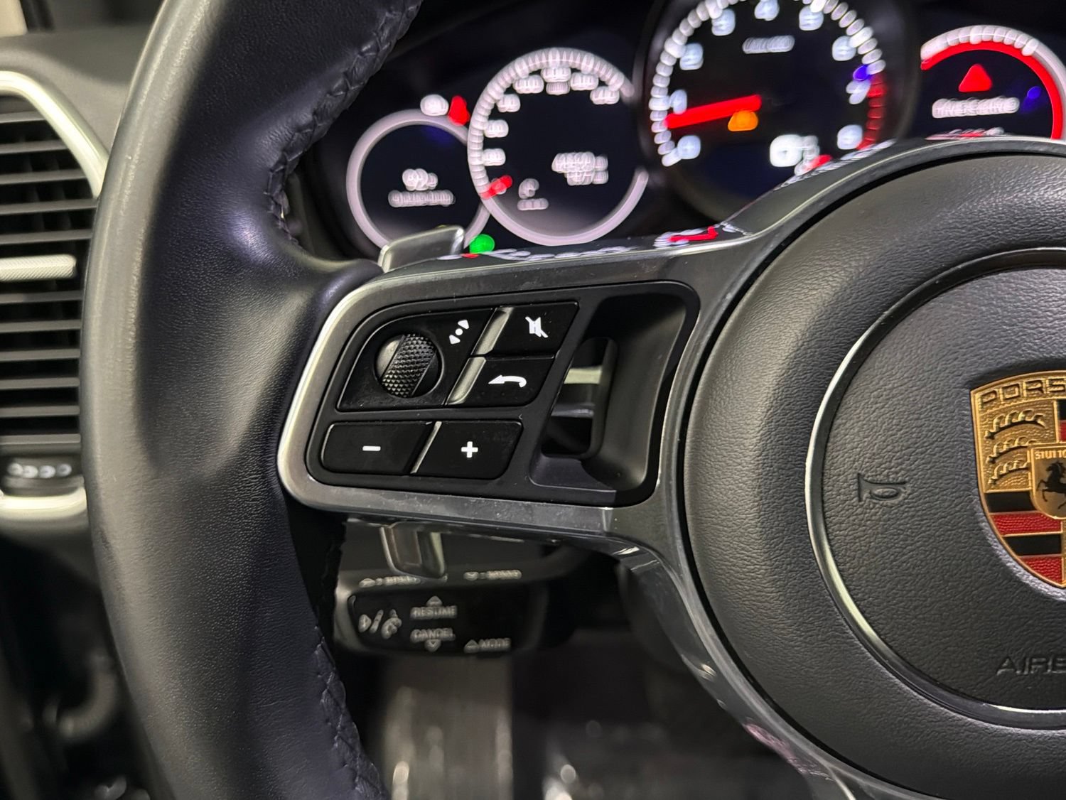 Used 2023 Porsche Cayenne AWD/4WD image 28