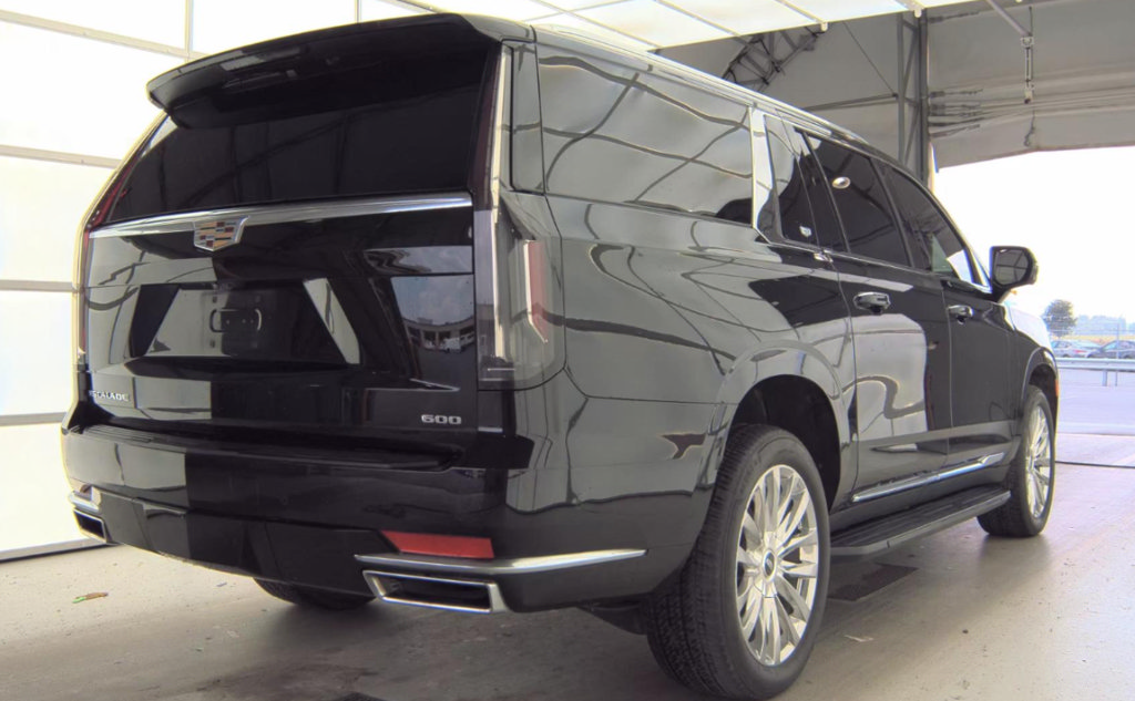 Used 2023 Cadillac Escalade ESV Premium Luxury AWD/4WD image 3
