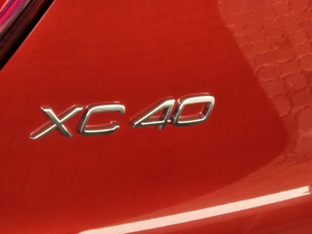 Certified 2023 Volvo XC40 B5 Plus w/ Protection Package Premier image 11