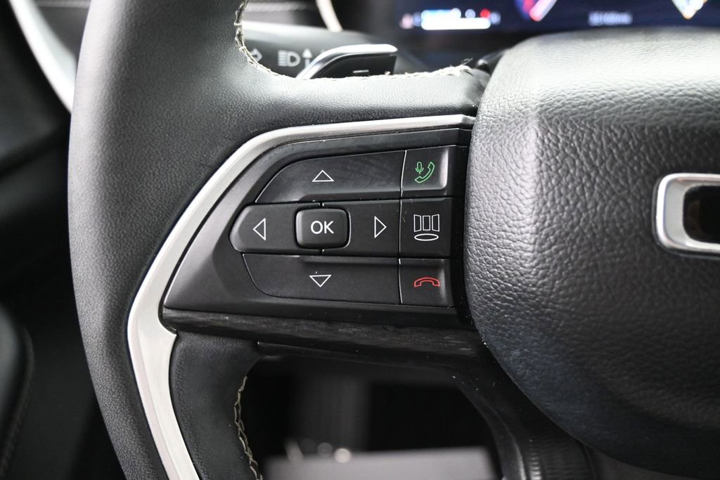 Used 2023 Jeep Grand Cherokee L Laredo AWD/4WD image 27