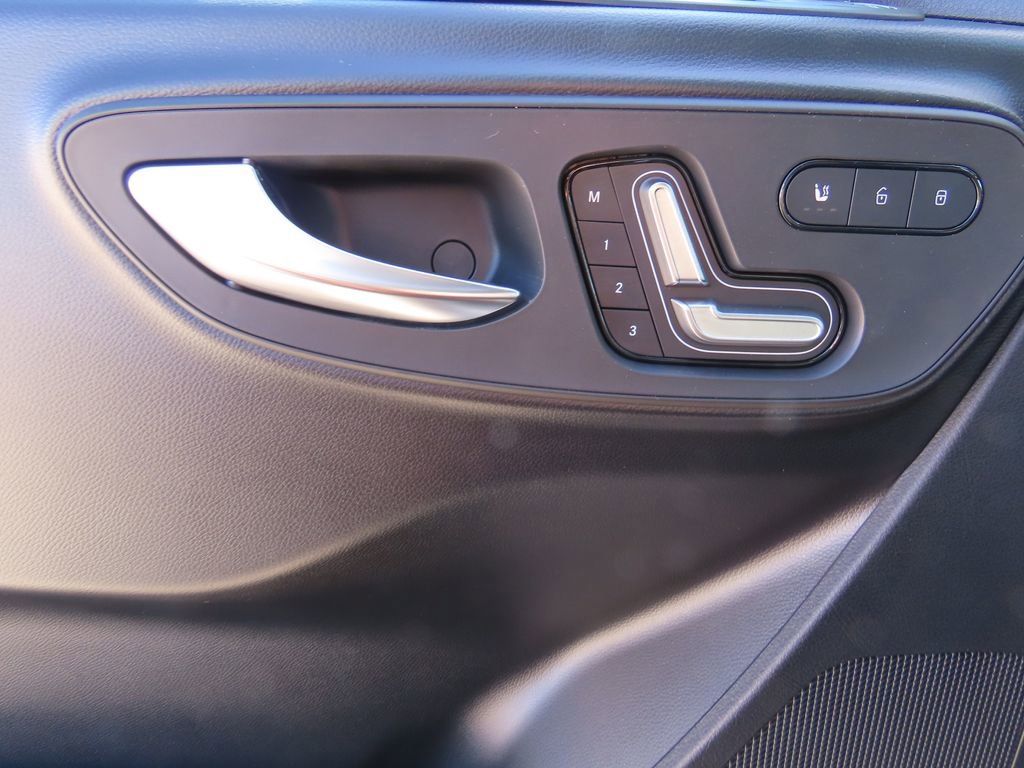 Used 2025 Mercedes-Benz Sprinter 2500 image 23