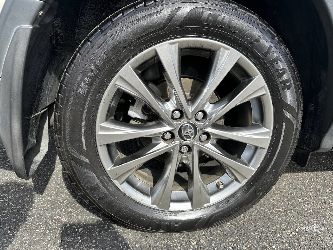 Used 2017 Toyota RAV4 Limited w/ Advanced Technology Package image 19