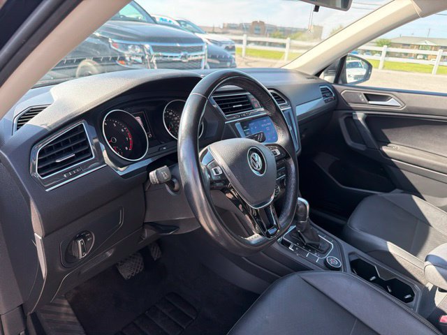 Used 2019 Volkswagen Tiguan SE w/ Panoramic Sunroof Package AWD/4WD image 14
