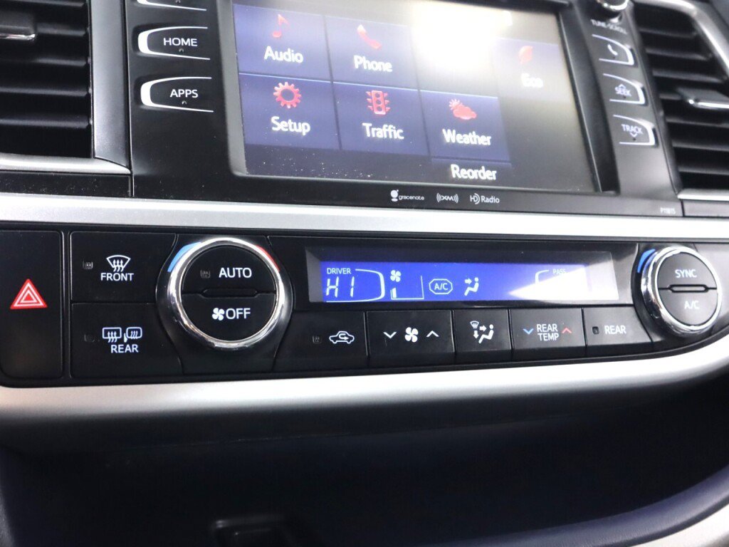 Used 2019 Toyota Highlander Plus AWD/4WD image 22