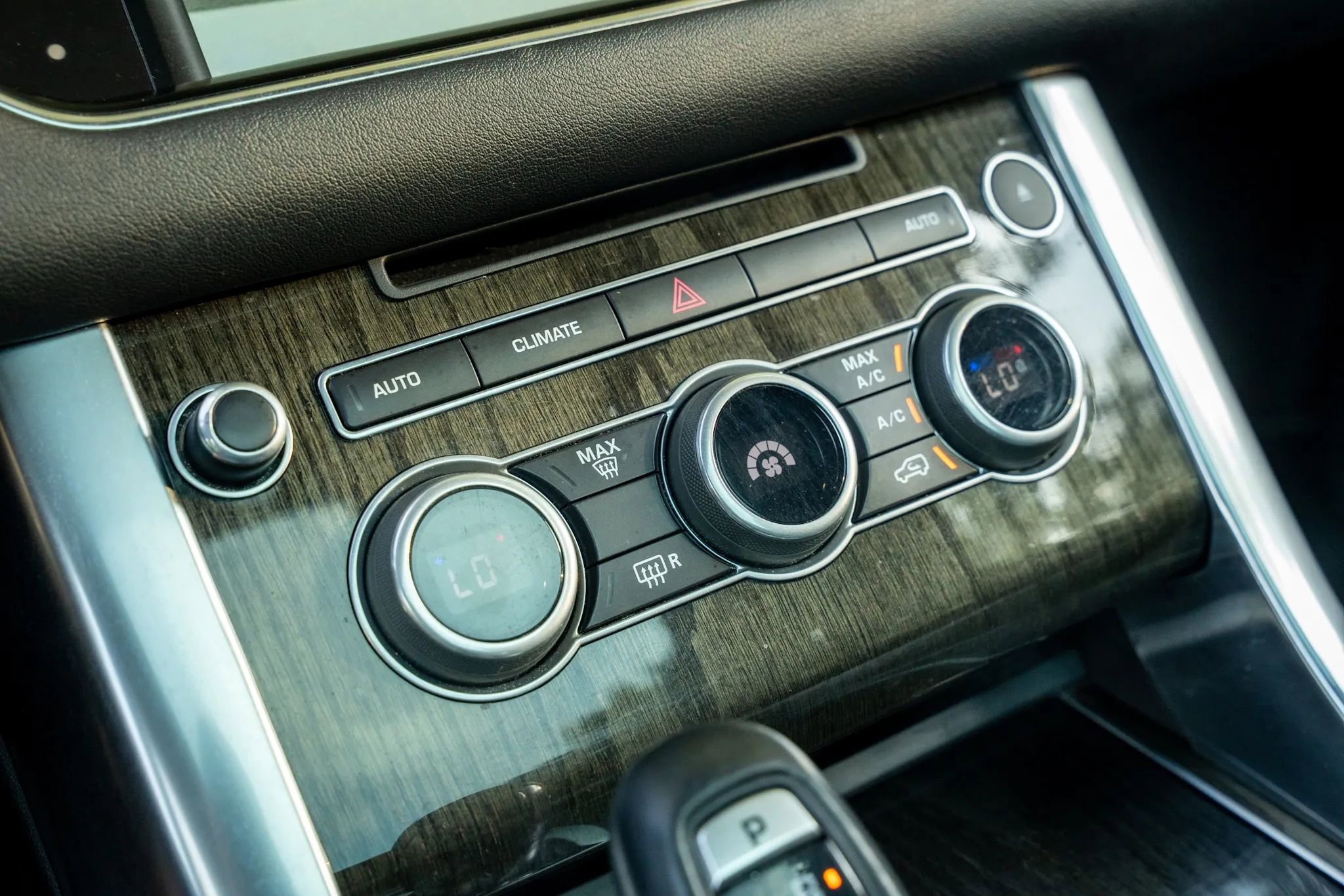 Used 2016 Land Rover Range Rover Sport SE image 25