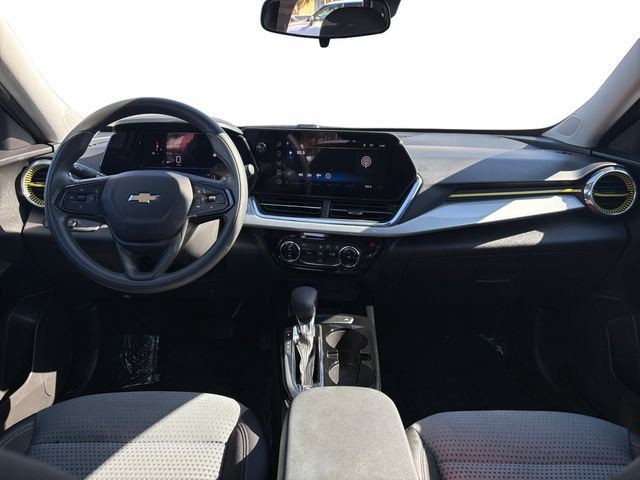 Used 2025 Chevrolet Trax LT FWD image 14
