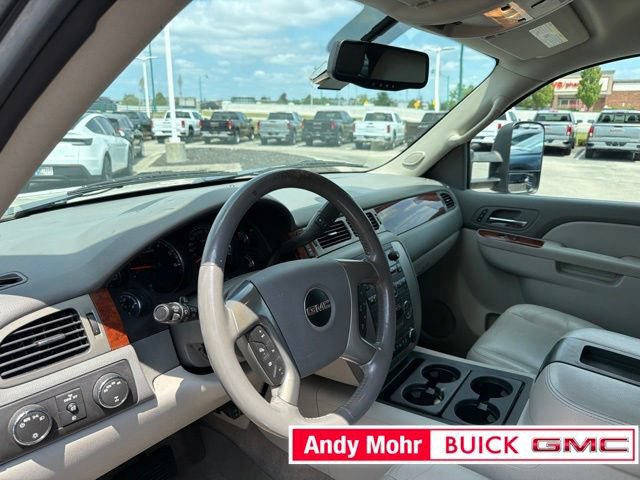 Used 2012 GMC Yukon XL SLT w/ SLT-2 Equipment Package AWD/4WD image 16