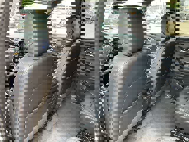 Used 2023 Chevrolet Traverse LT image 15