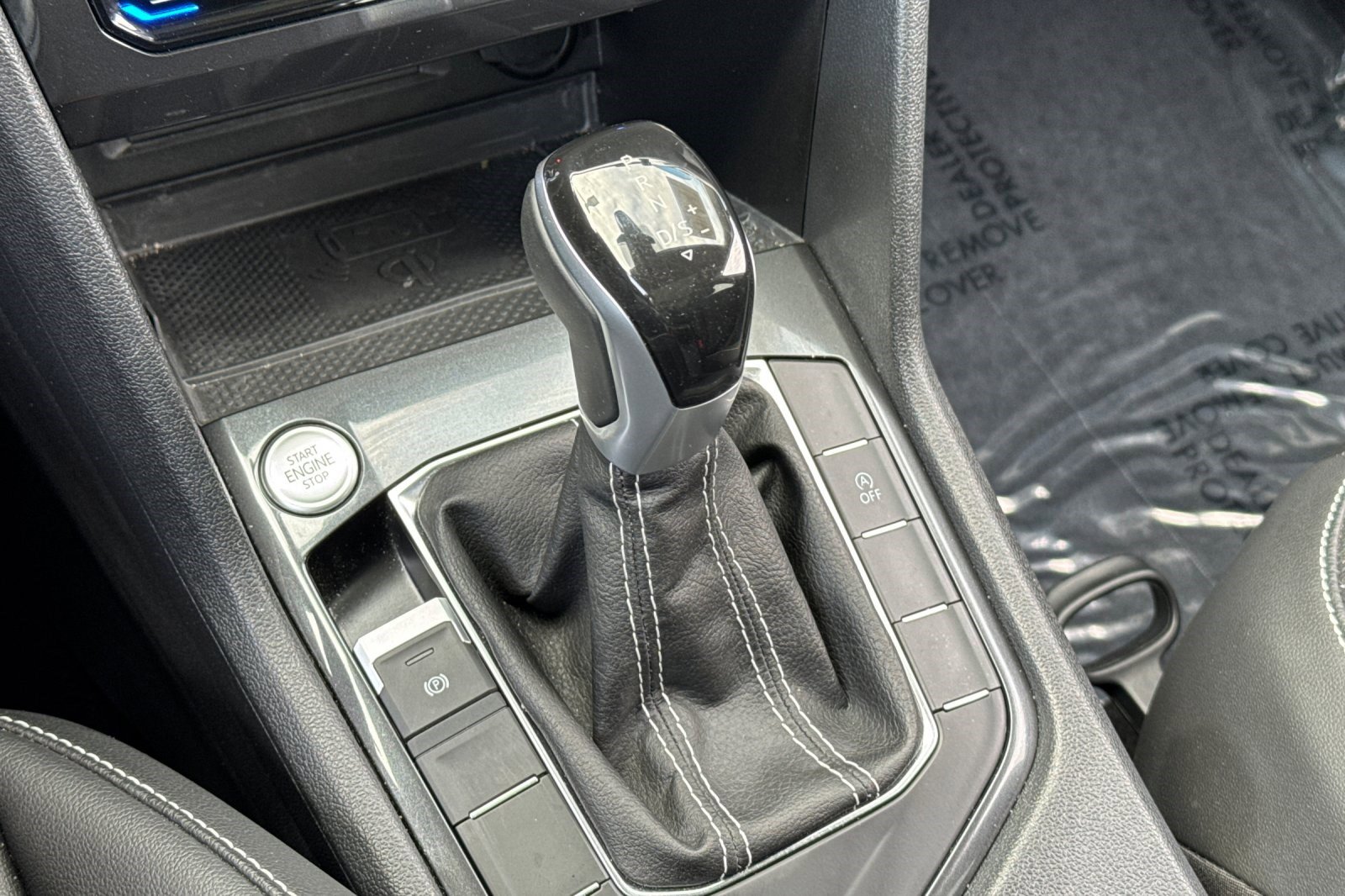 Used 2024 Volkswagen Tiguan SE image 18