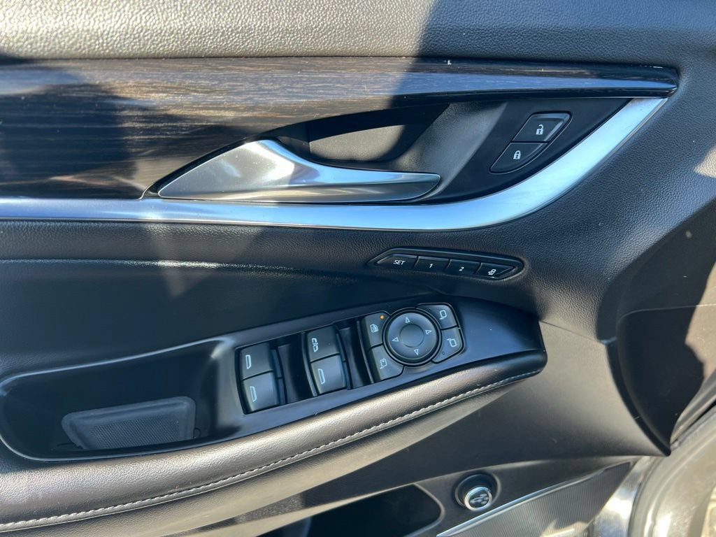 Used 2020 Buick Enclave Avenir w/ Avenir Technology Package AWD/4WD image 17