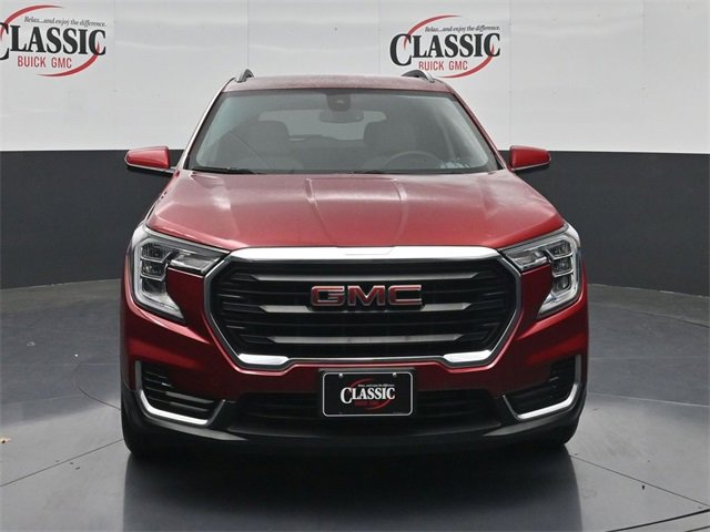 Used 2023 GMC Terrain SLE w/ Driver Convenience Package image 4