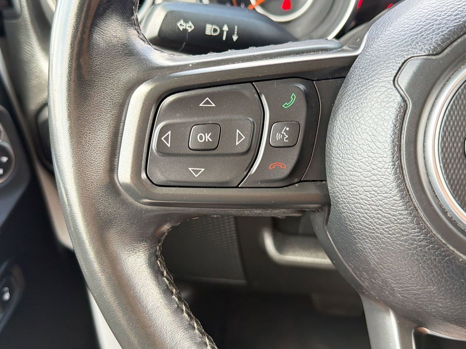 Used 2022 Jeep Gladiator Willys AWD/4WD image 13