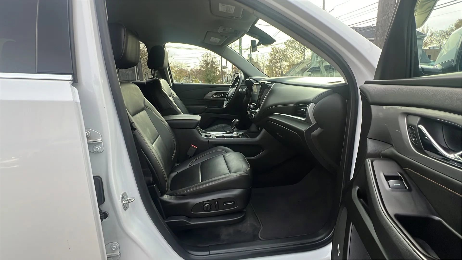 Used 2019 Chevrolet Traverse LT w/ LT Premium Package image 30