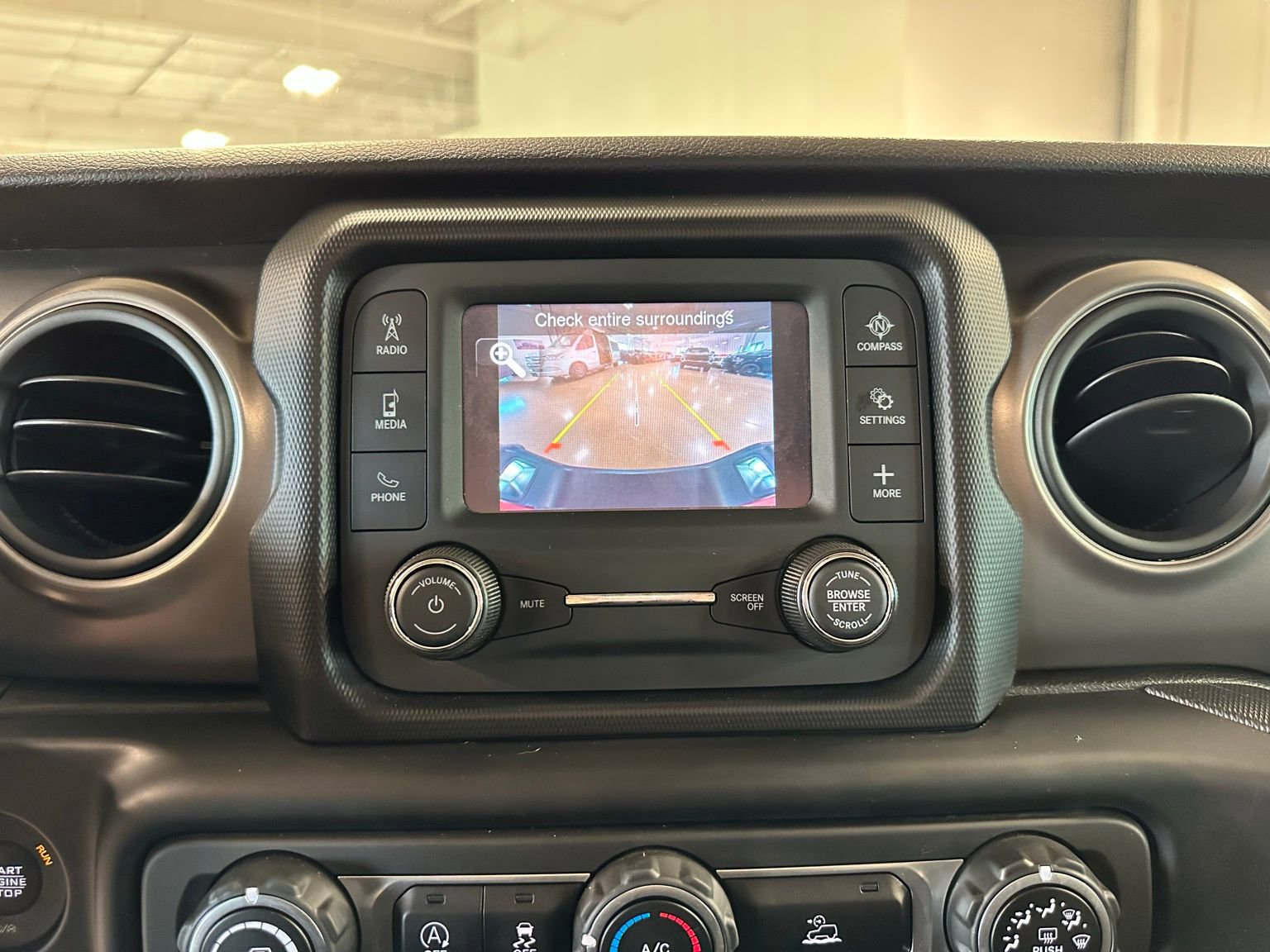 Used 2021 Jeep Gladiator Willys image 23