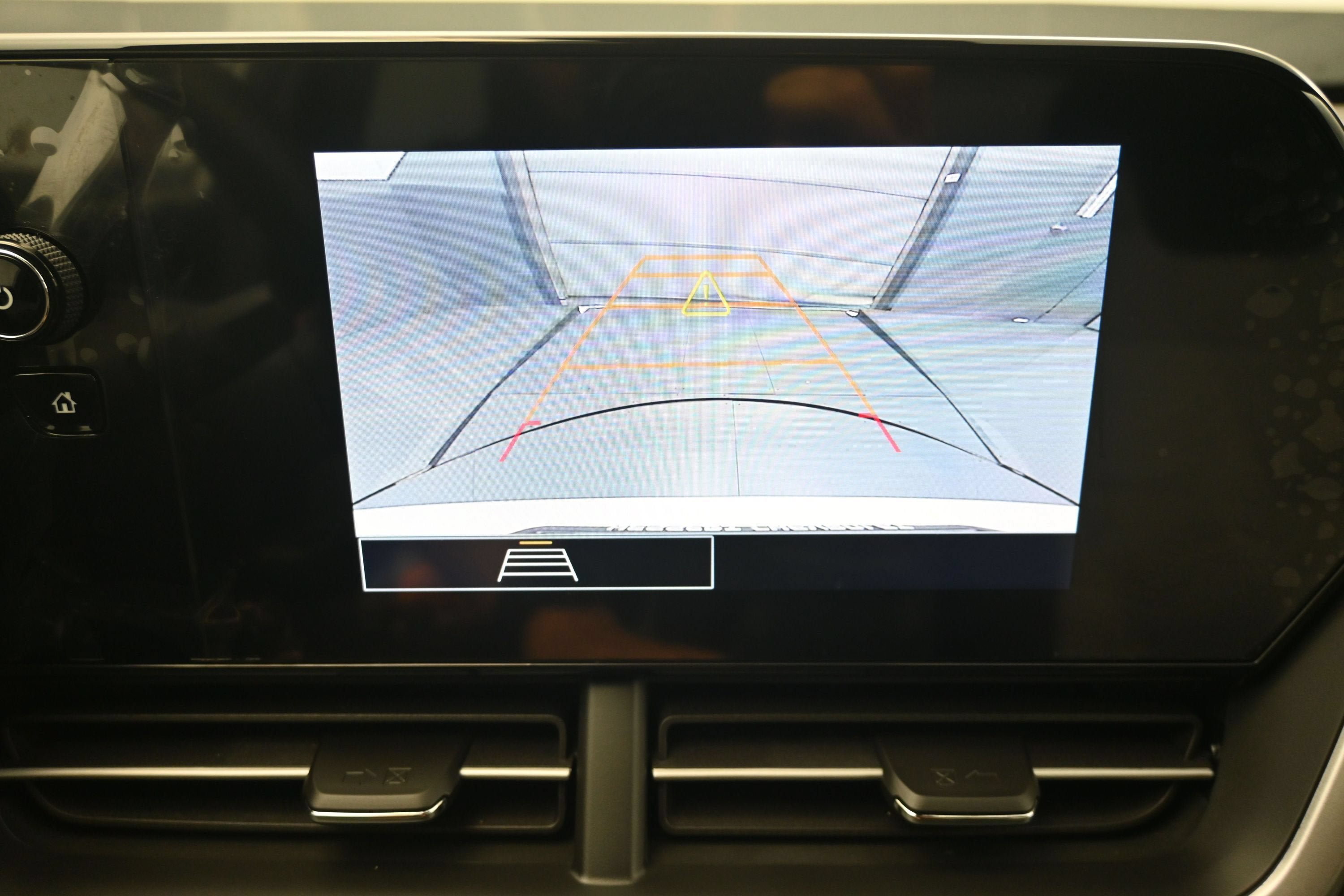 Used 2025 Chevrolet Trax RS w/ Sunroof Package FWD image 17