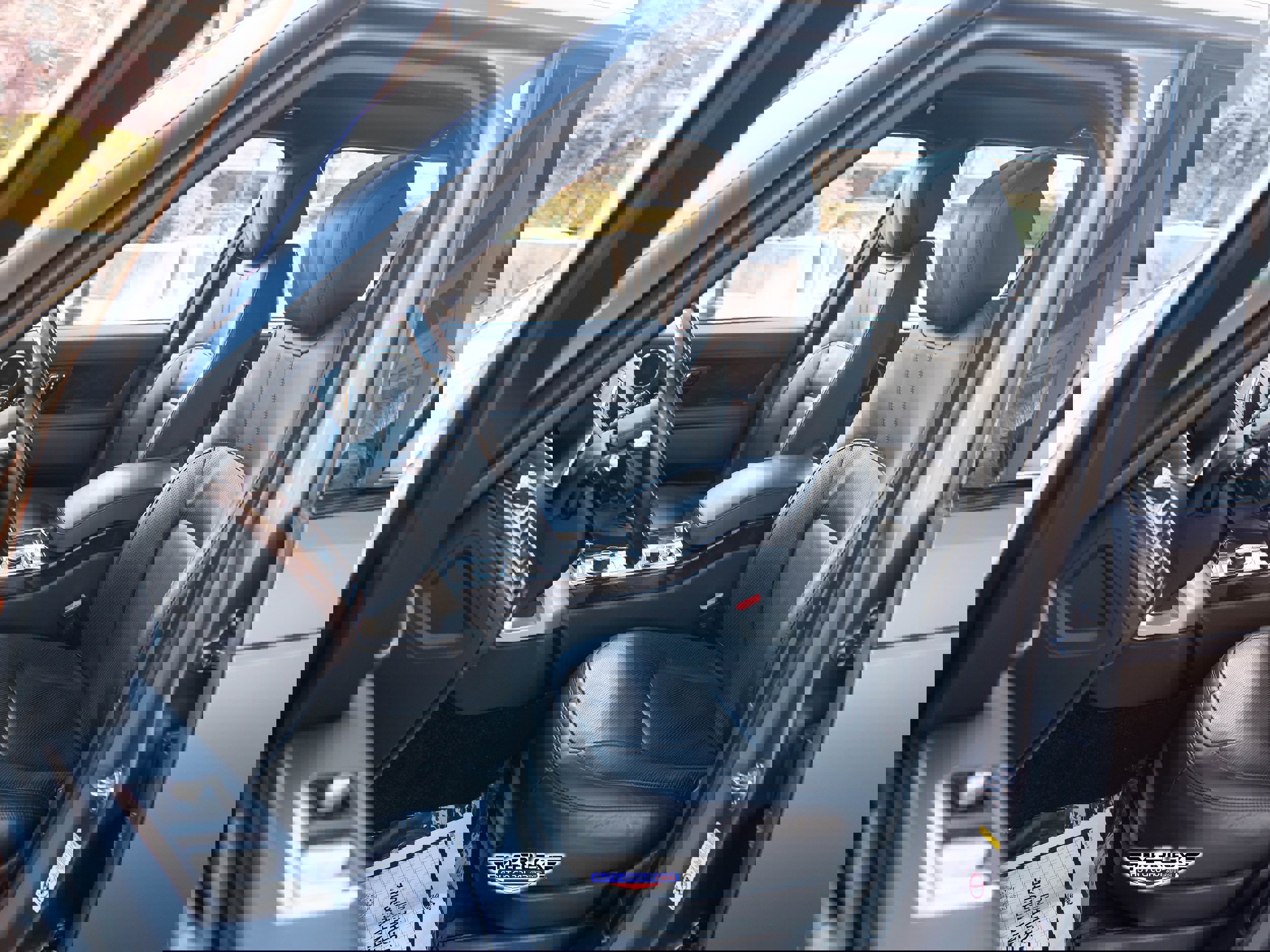 Used 2020 Land Rover Range Rover Long Wheelbase HSE image 16