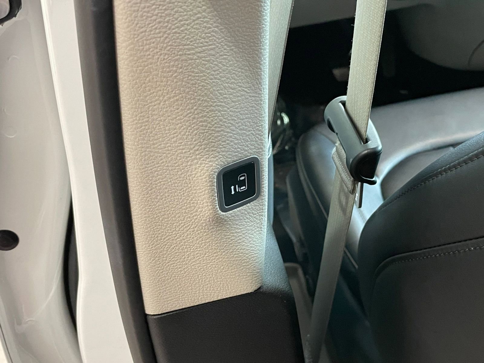 Used 2024 Chrysler Pacifica Touring-L image 29