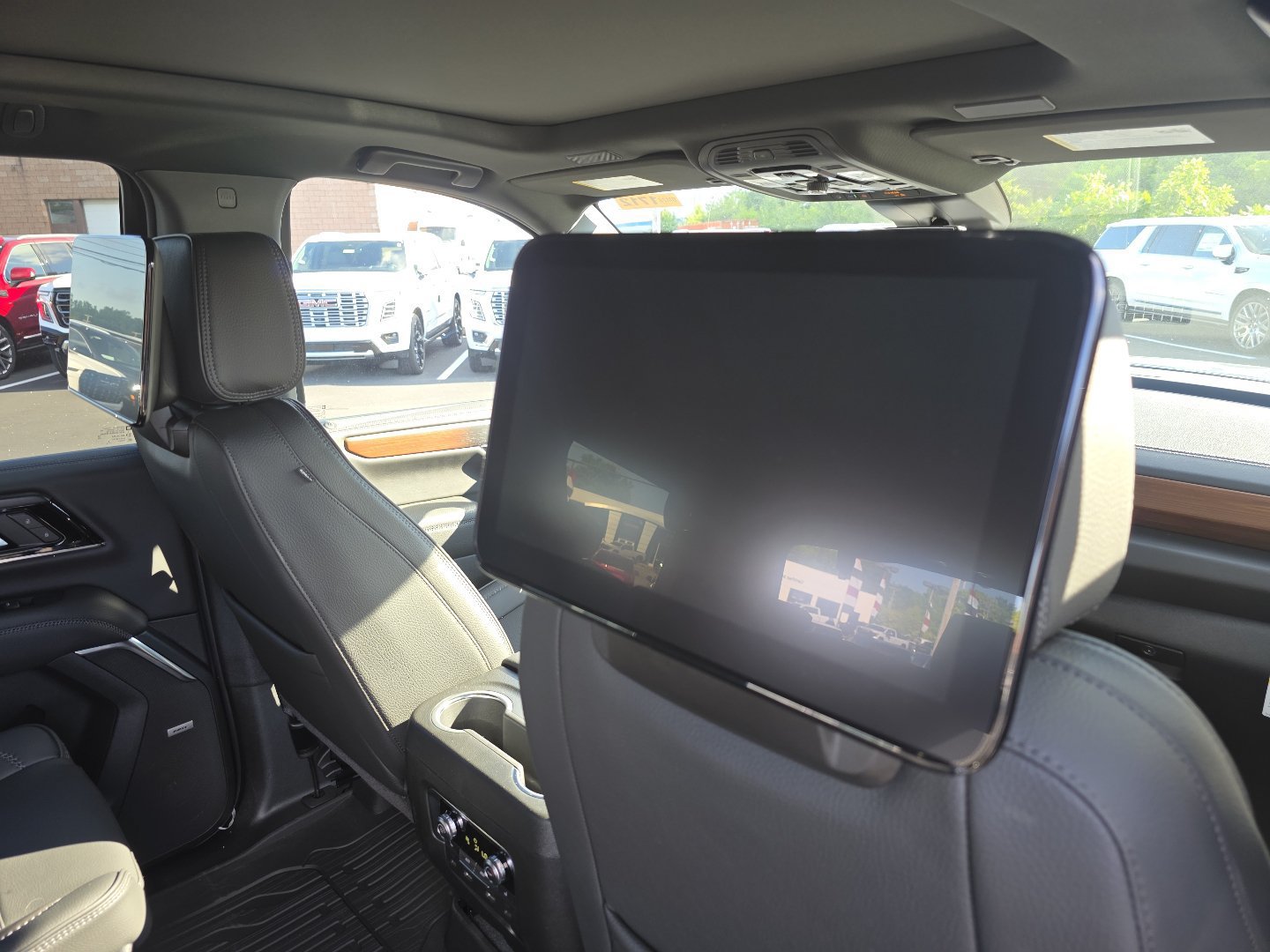 New 2026 GMC Yukon Denali w/ Advanced Technology Package AWD/4WD image 26