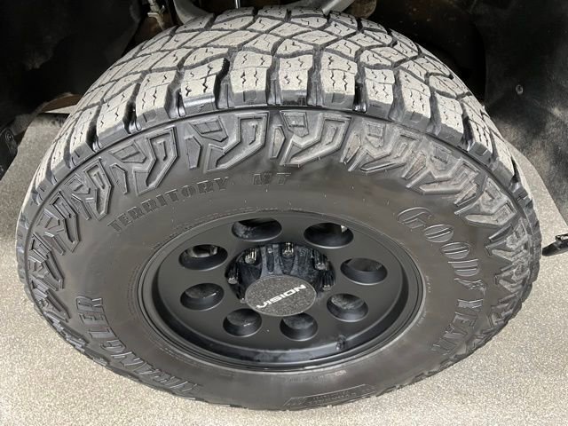 Used 2024 Chevrolet Silverado 2500 ZR2 w/ Technology Package image 18