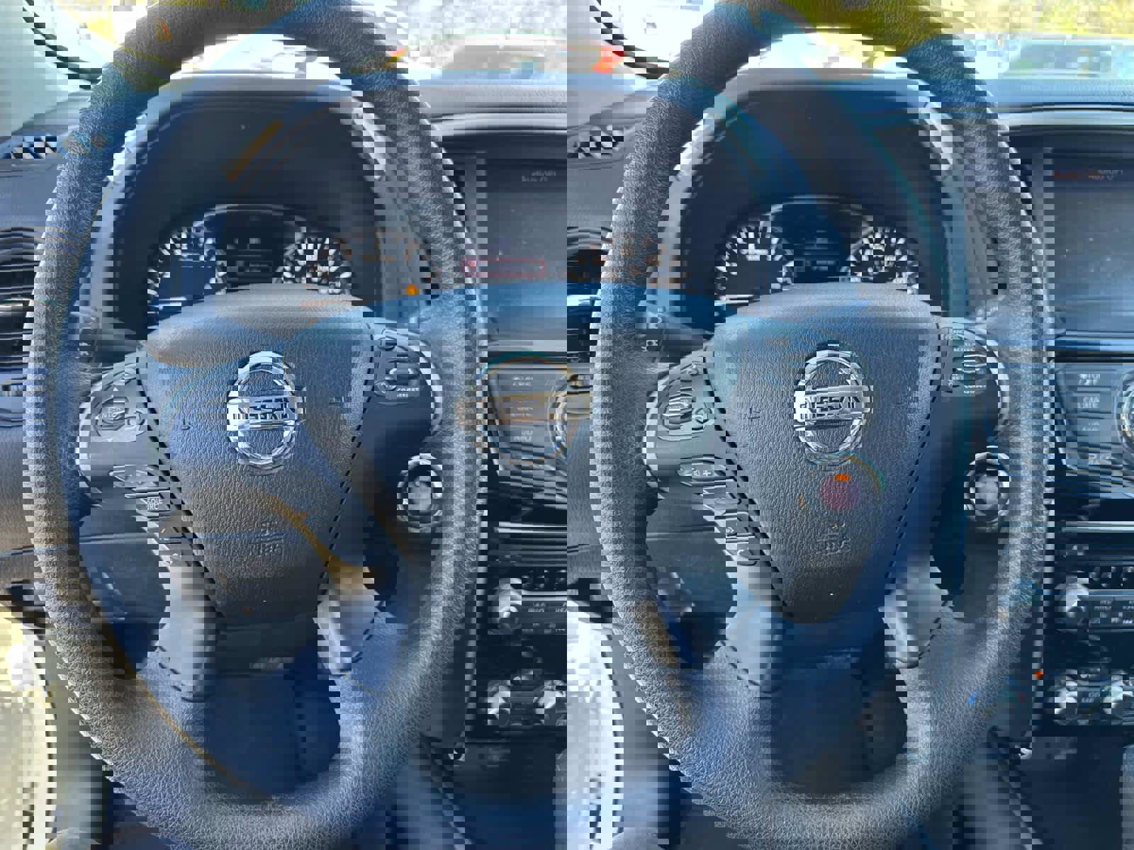 Used 2020 Nissan Pathfinder S image 29