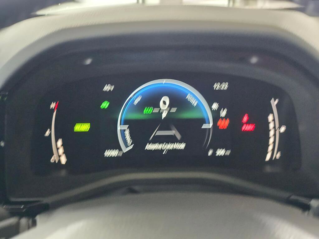 Used 2025 Toyota Camry SE image 28