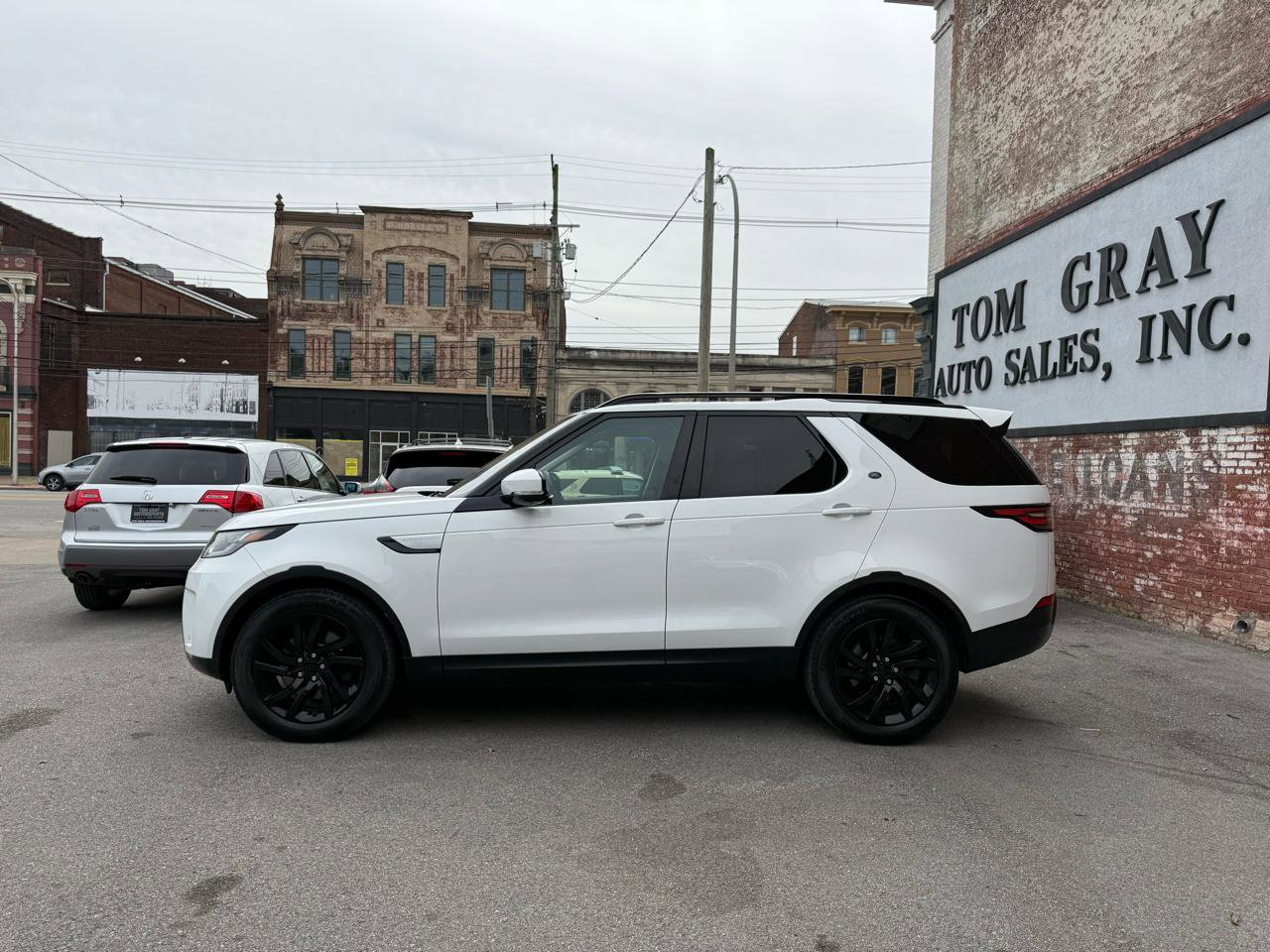 Used 2017 Land Rover Discovery HSE image 5