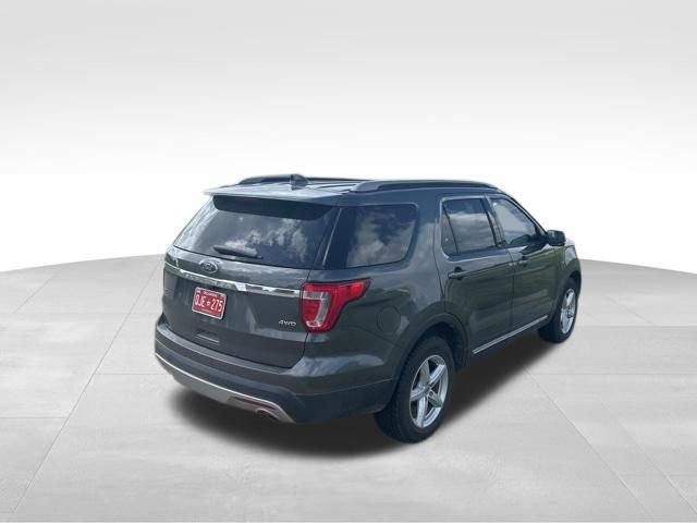 Used 2017 Ford Explorer XLT w/ Equipment Group 202A image 3