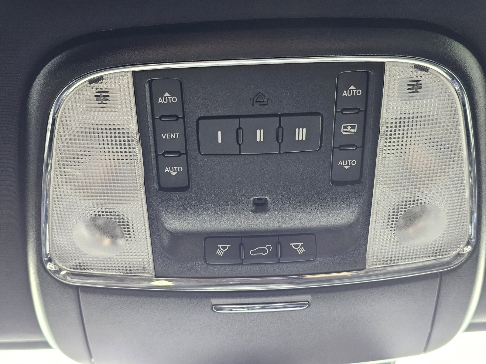 Used 2020 Jeep Grand Cherokee Limited w/ Luxury Group II image 18