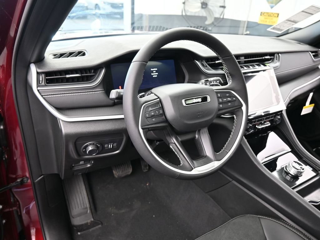 New 2025 Jeep Grand Cherokee Laredo image 10