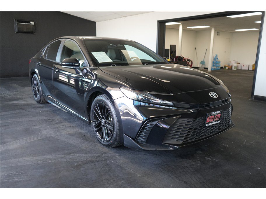 Used 2025 Toyota Camry SE FWD image 9
