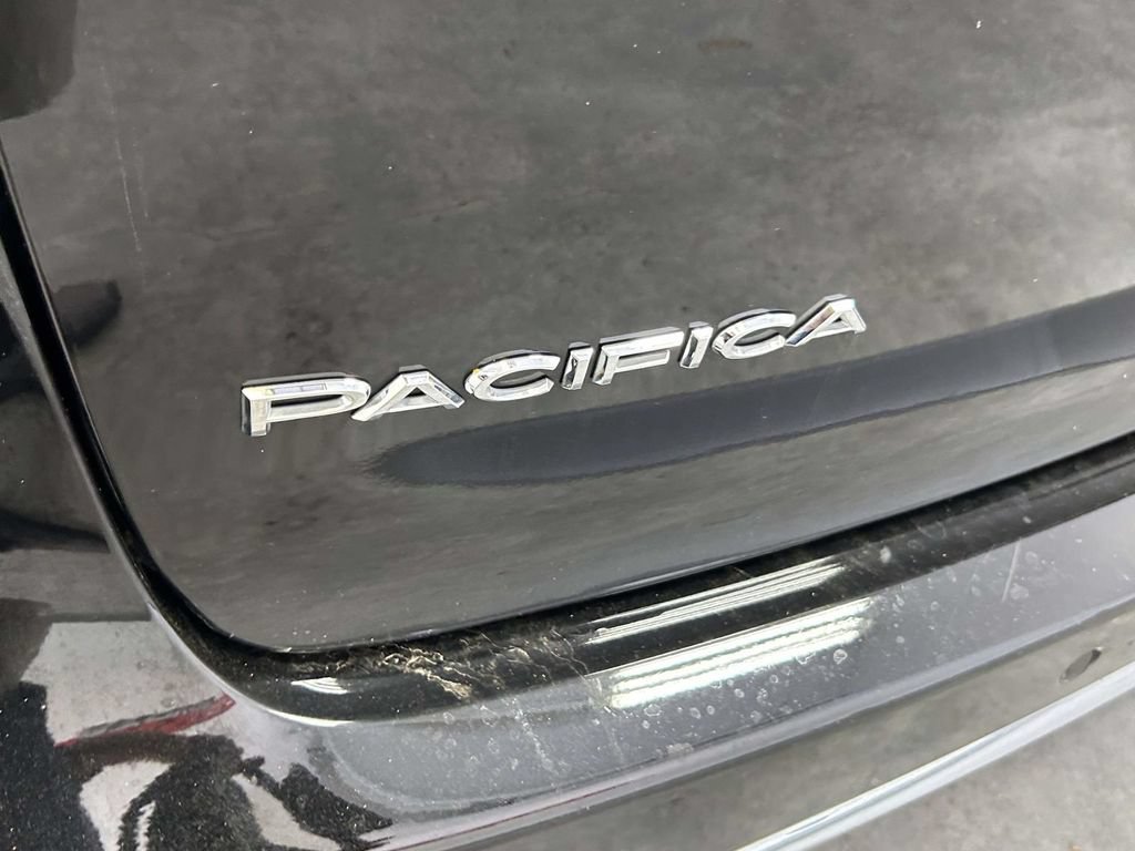 Used 2026 Chrysler Pacifica Limited FWD image 10