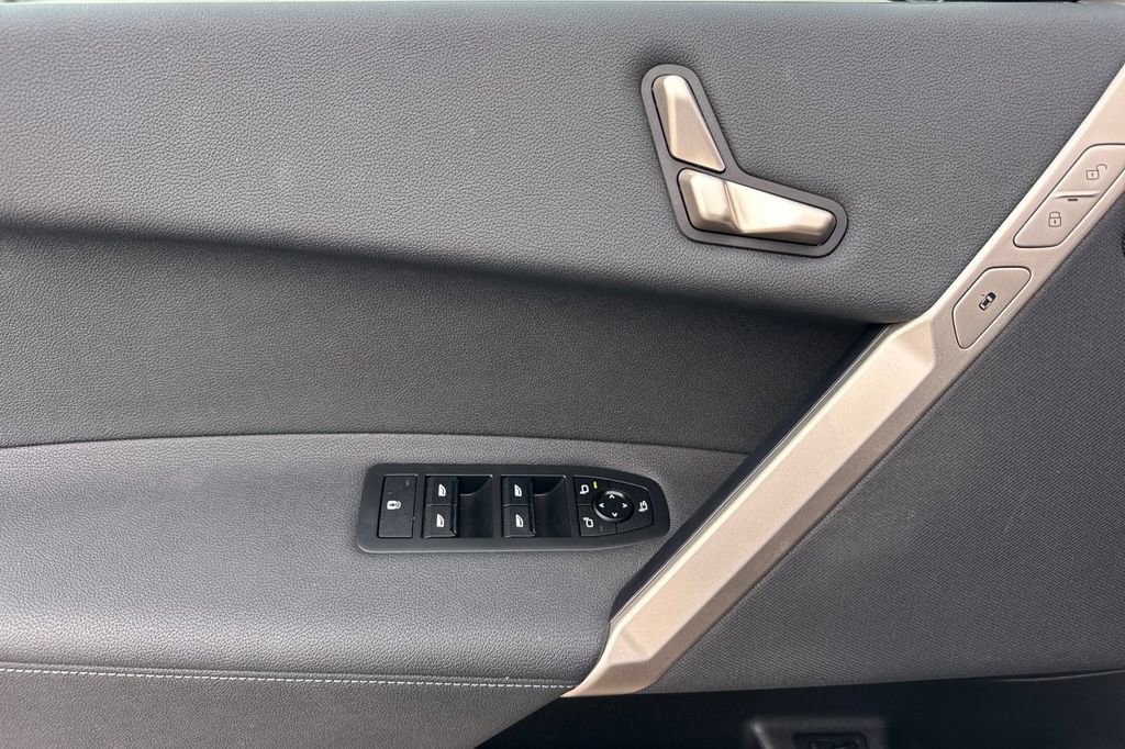 Used 2023 BMW iX xDrive50 w/ Convenience Package image 10