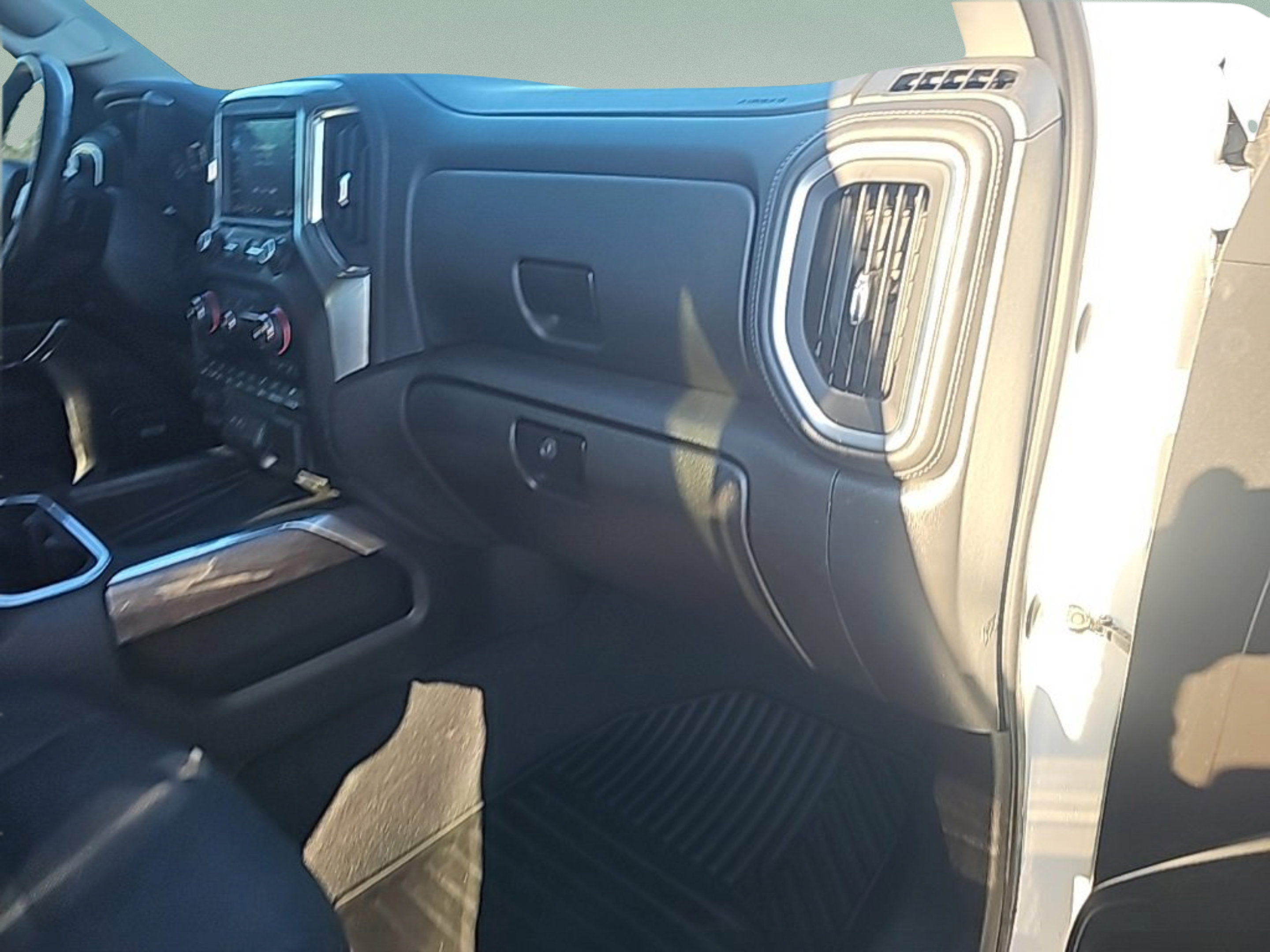Used 2019 Chevrolet Silverado 1500 LTZ w/ LTZ Premium Package AWD/4WD image 26
