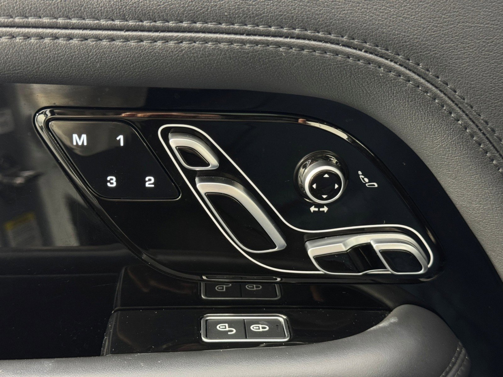 Used 2020 Land Rover Range Rover HSE image 19