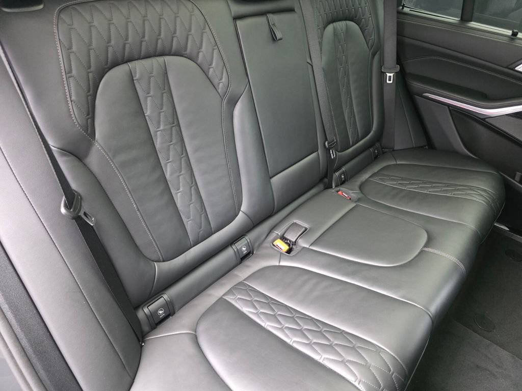 Certified 2025 BMW X5 sDrive40i w/ Executive Package RWD image 26