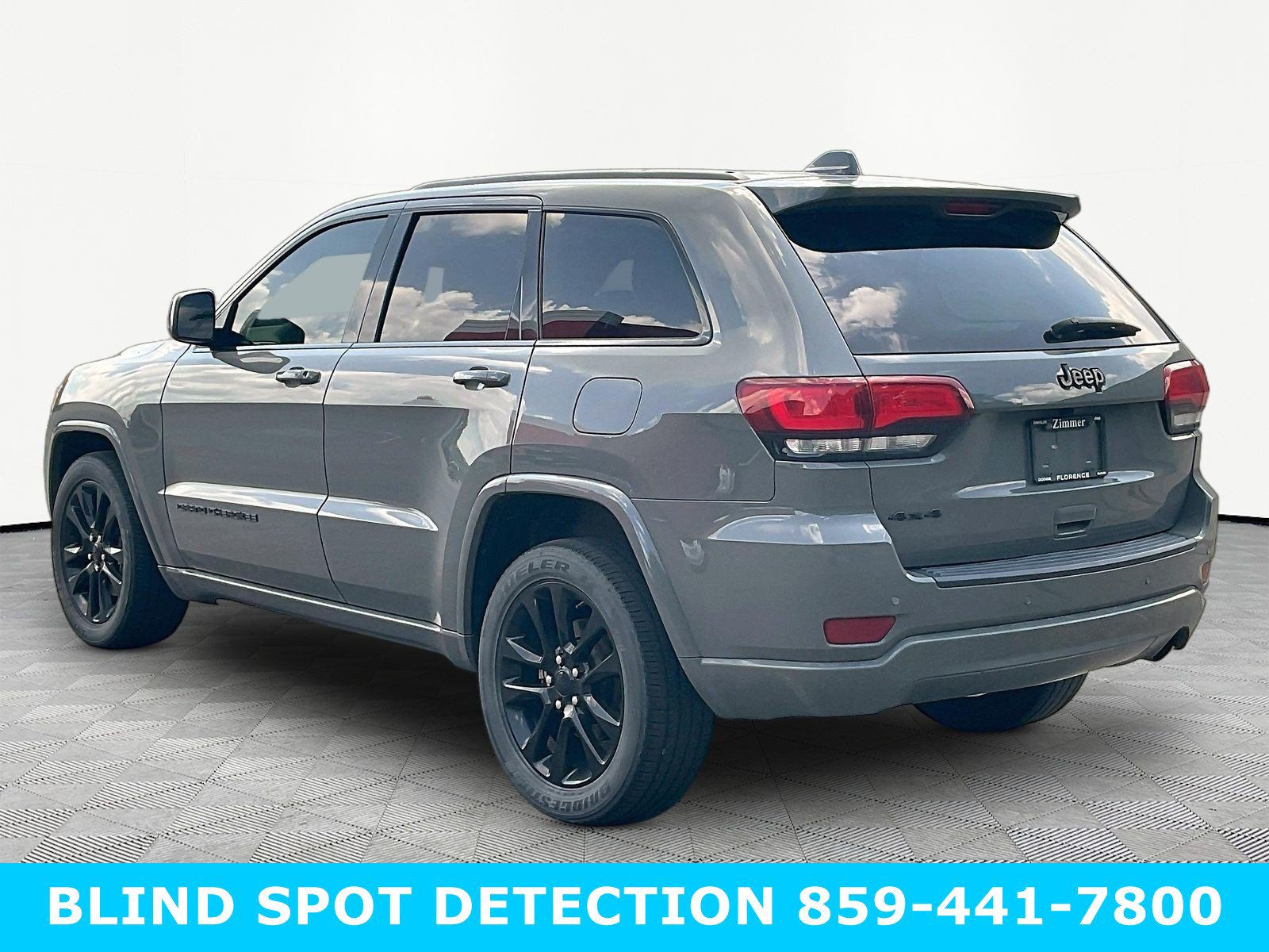 Used 2021 Jeep Grand Cherokee Laredo X AWD/4WD image 4