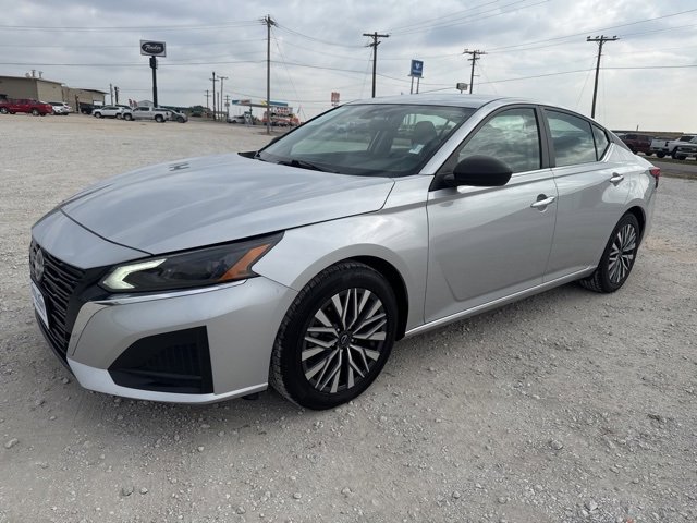 Used 2024 Nissan Altima 2.5 SV image 1