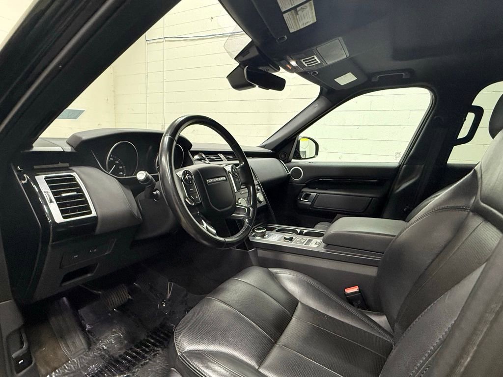 Used 2017 Land Rover Discovery SE image 37
