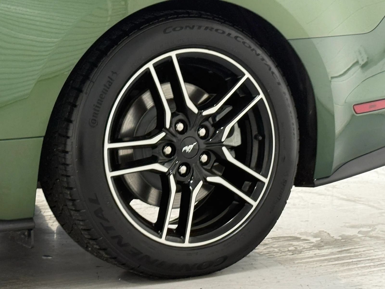 Used 2022 Ford Mustang GT RWD image 33