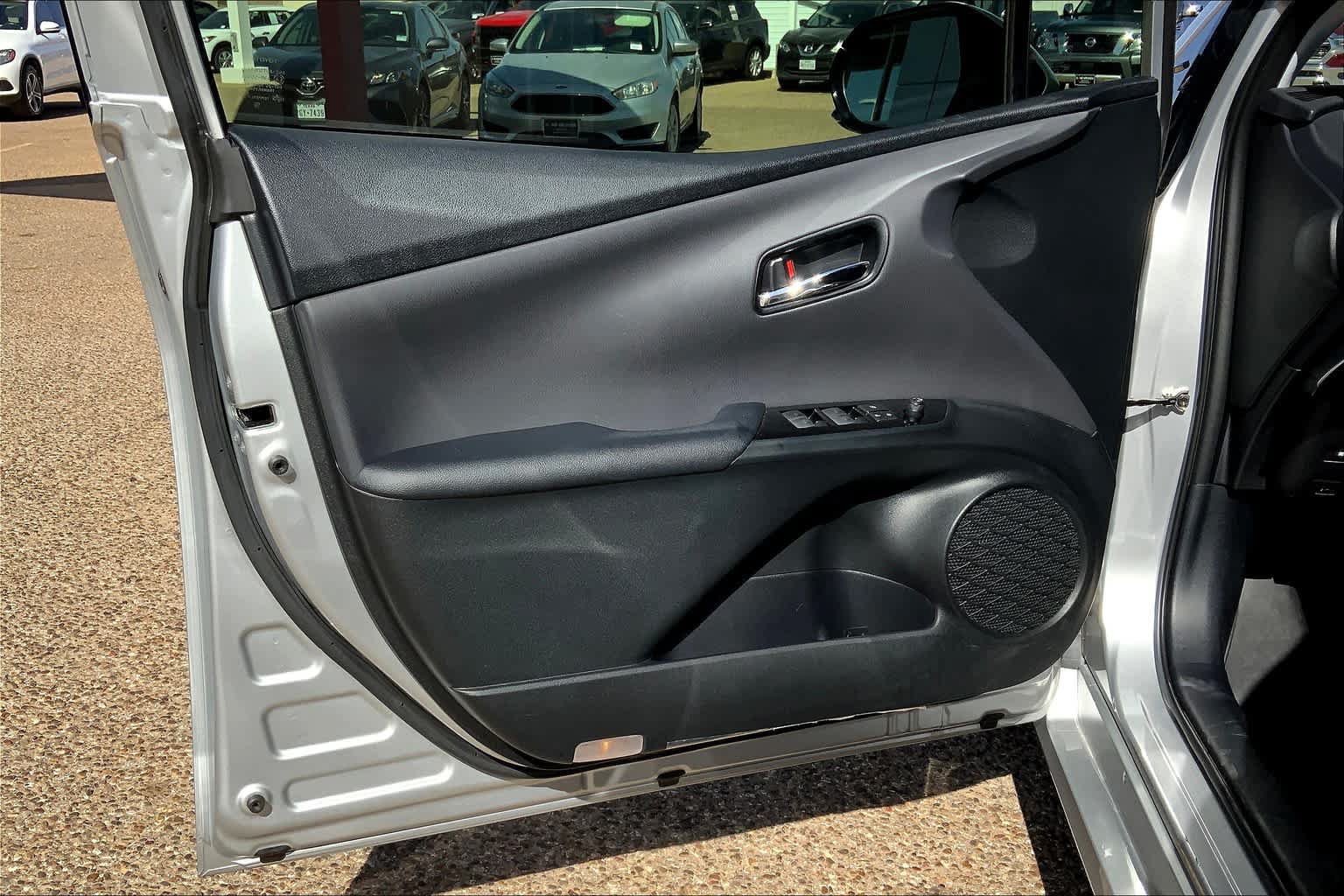 Used 2020 Toyota Prius LE FWD image 21
