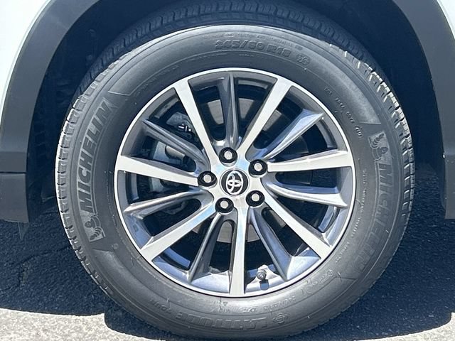 Used 2018 Toyota Highlander XLE w/ Carpet Mat Package (TMS) FWD image 10