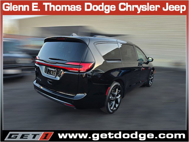New 2026 Chrysler Pacifica Select w/ S Appearance Package FWD image 6