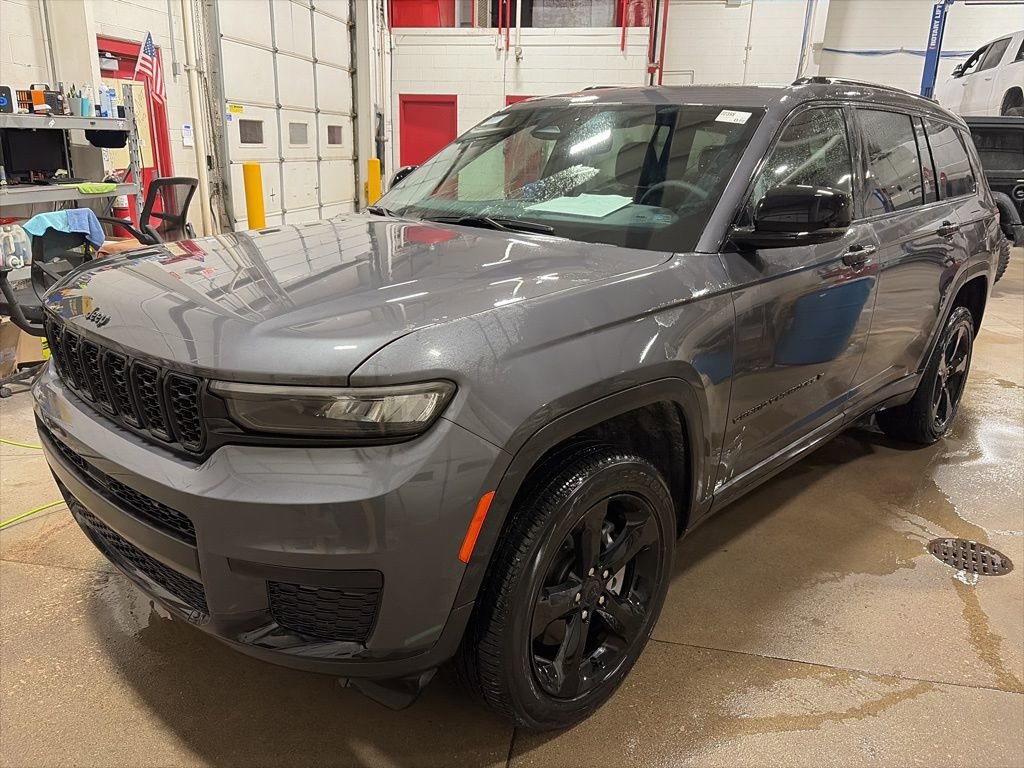 Certified 2024 Jeep Grand Cherokee L Altitude image 3