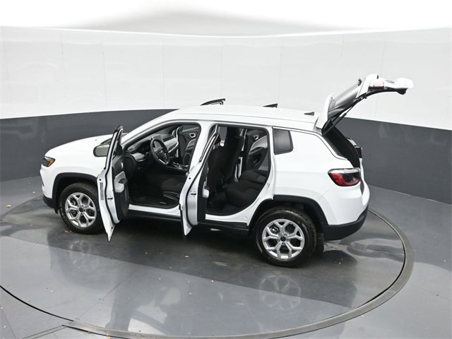 Used 2025 Jeep Compass Sport image 48