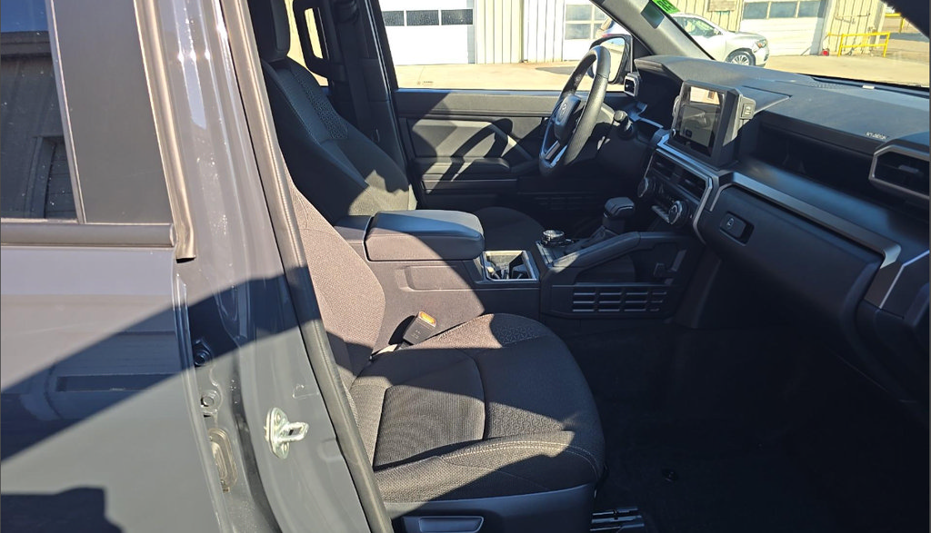 Used 2025 Toyota 4Runner SR5 AWD/4WD image 9