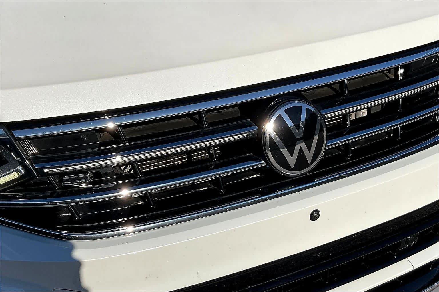 Used 2022 Volkswagen Tiguan SEL R-Line AWD/4WD image 30