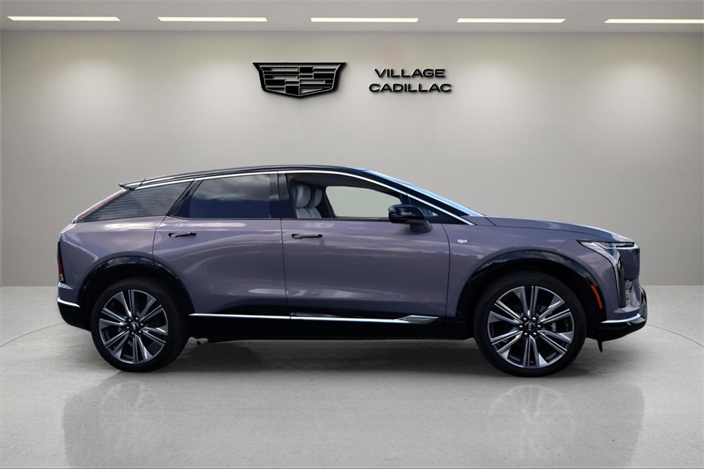 New 2025 Cadillac Optiq Luxury 2 image 6