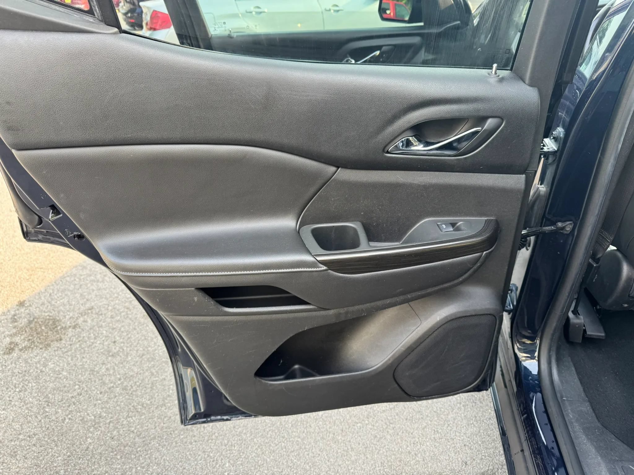 Used 2017 GMC Acadia SLT FWD image 18